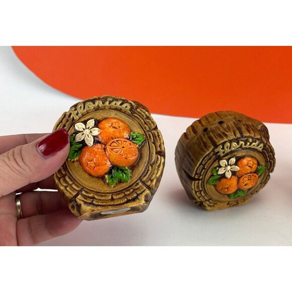 Vintage 70s salt & pepper shakers, Florida souvenirs, ceramic log shaped - Picture 2 of 10